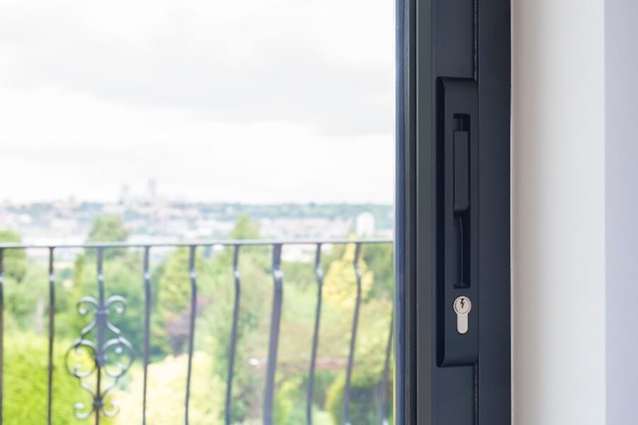 Sliding origin doors handle