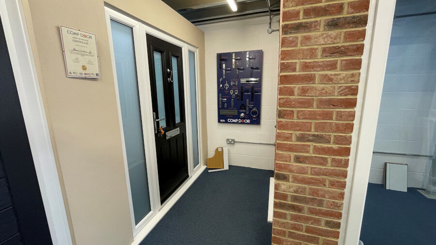 showroom compdoor